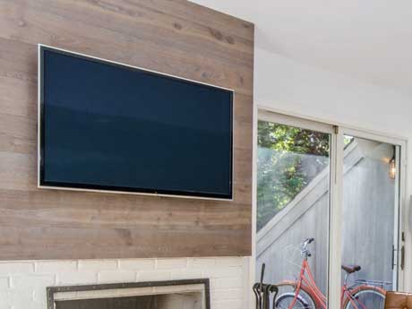 Wall mounted tv